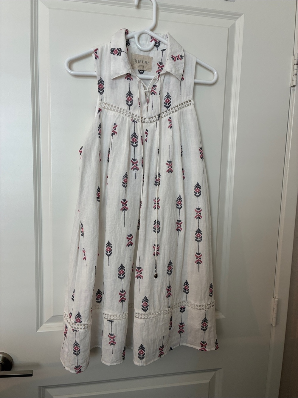 Moon River White Sleeveless Rayon Dress with Pink & Black Motifs